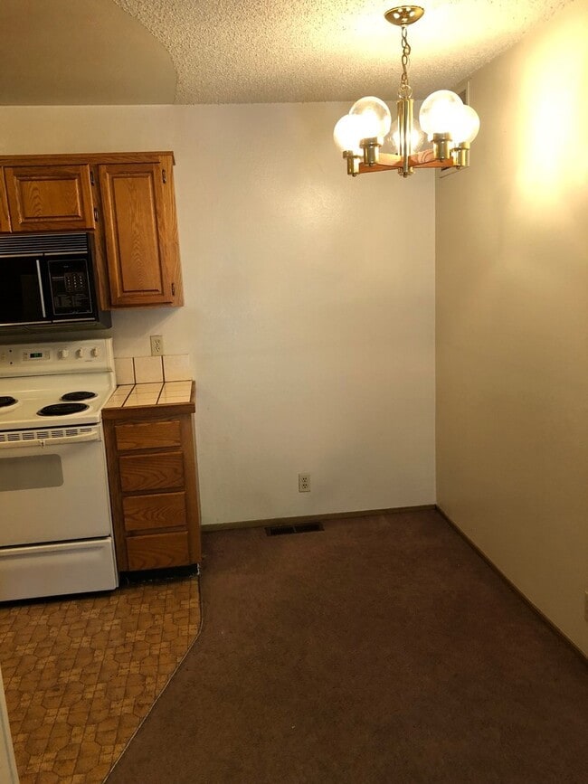 Building Photo - 1410 Selmi Dr