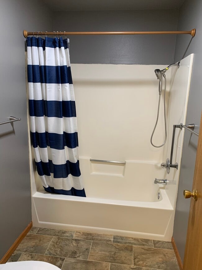 Building Photo - Iowa Ave