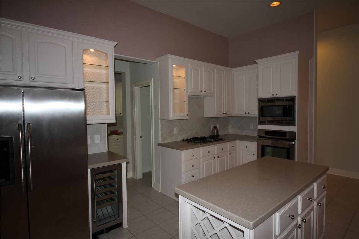 Building Photo - 1648 Lakeside Enclave Dr