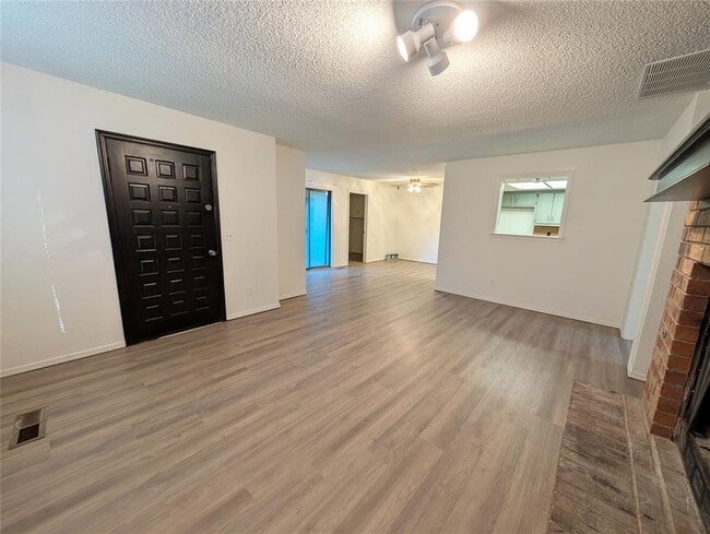 Building Photo - 9028 Roxbury Terrace