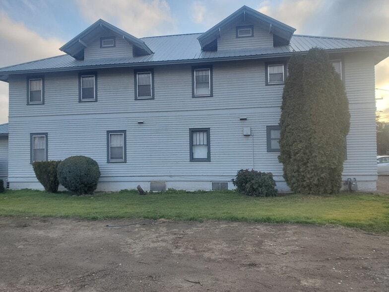 Building Photo - 115 N Oregon St