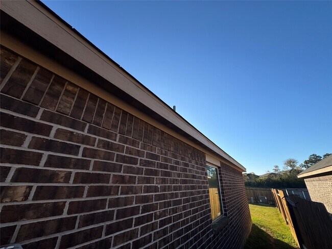 Building Photo - 21323 Echo Manor Dr