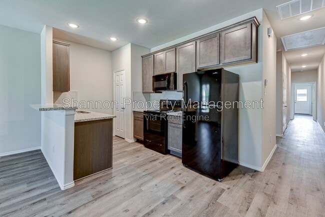 Building Photo - 407 E Avenue G