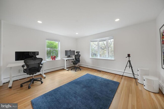 Building Photo - 4622 N Dittmar Rd