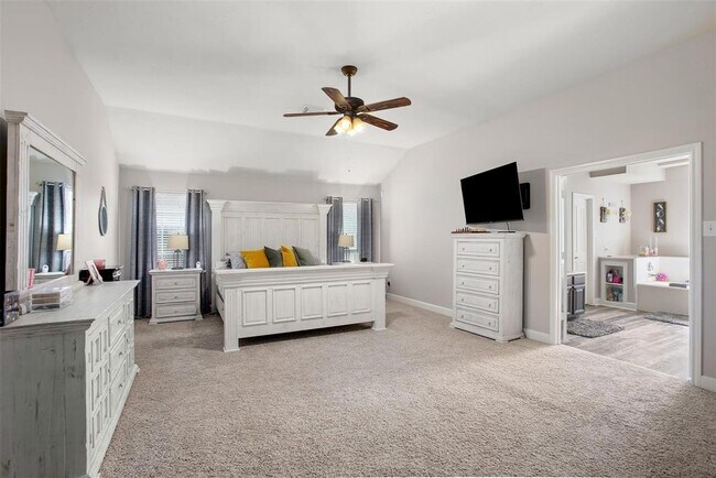 Building Photo - 617 Woodview Dr