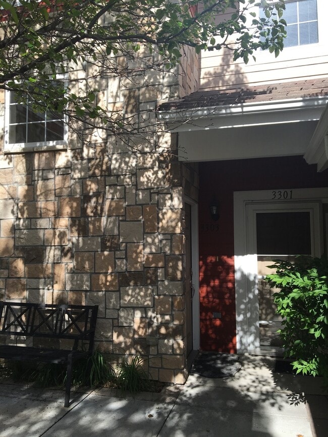 Building Photo - Beautiful + Bright Broadlands Condo for Lease!
