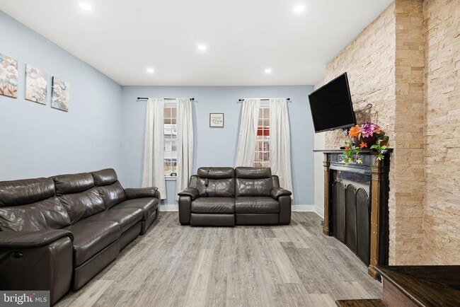 Building Photo - 616 Greenway Ave