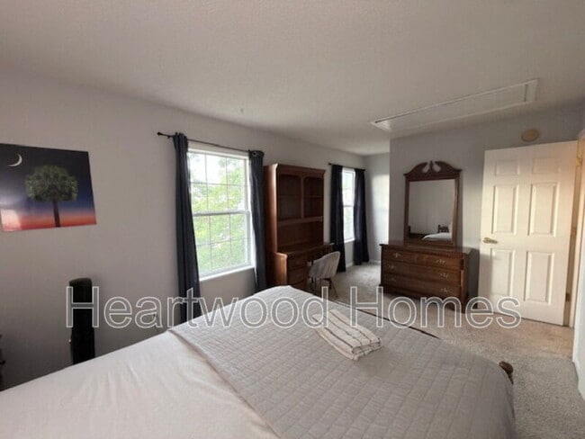 Building Photo - 264 Orchard Hill Dr