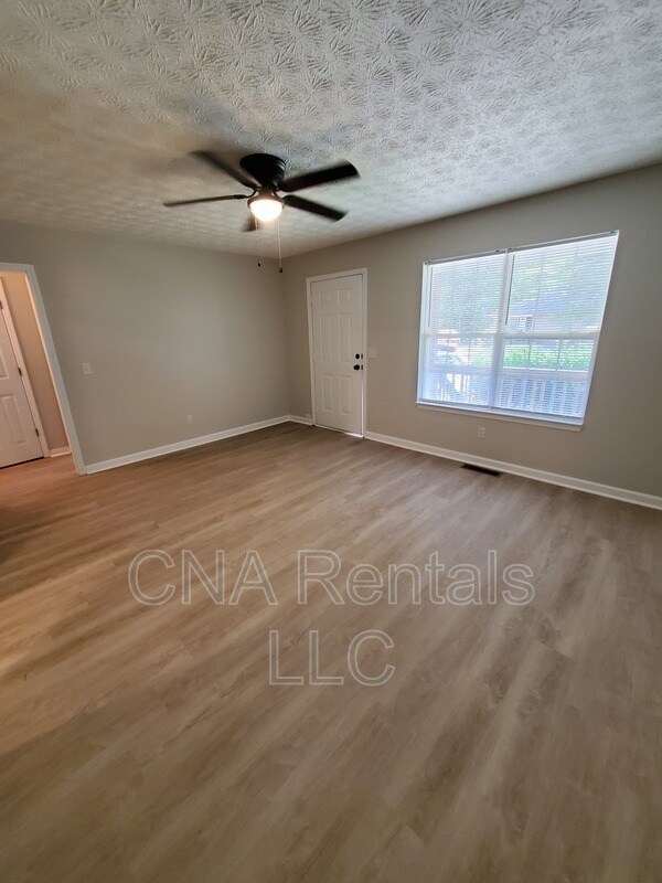 Building Photo - 215 Green Acre Ln
