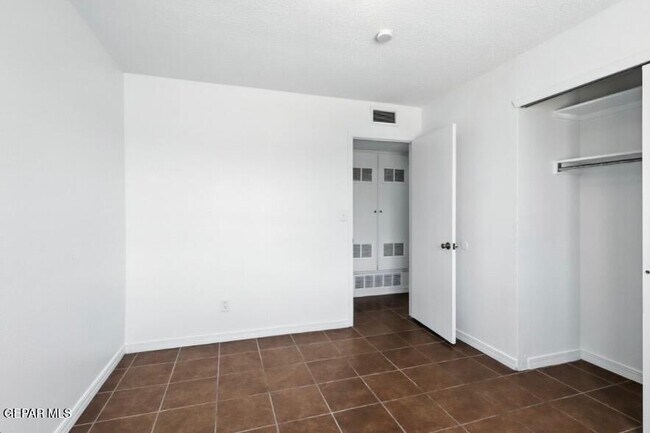 Building Photo - 2900 Roy Pace Dr