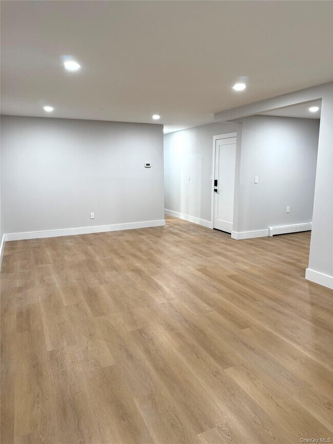 Building Photo - 15 Valerie Dr