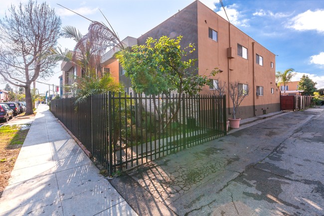 Building Photo - 731-745 Orange Avenue