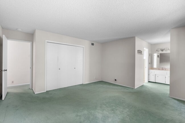 Building Photo - Beautifully Maintained Rental Home with an...