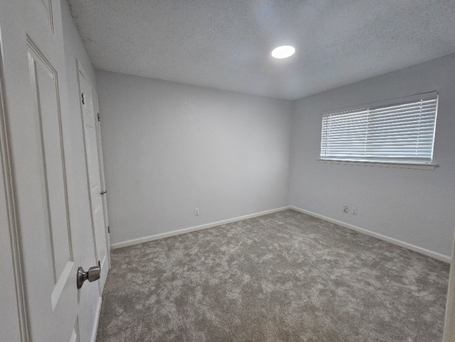 Building Photo - 2102 Via Corona