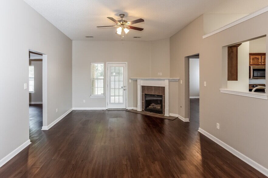 Building Photo - 7158 Crape Myrtle Dr