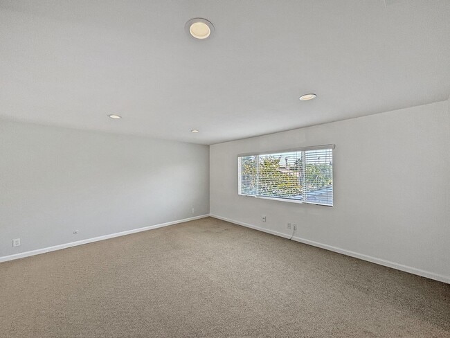Building Photo - Charming & Spacious 4BD/3BA House in Allie...