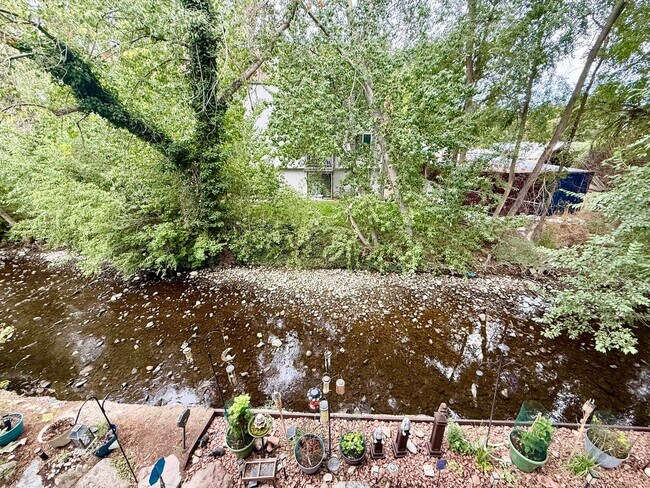 Building Photo - 495 E Creekside Cir