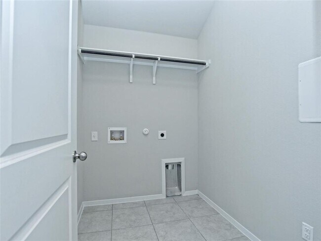 Building Photo - 208 Trailside Ln