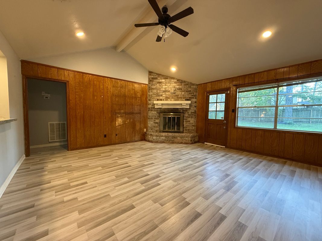 Building Photo - 422 Gamewood Dr