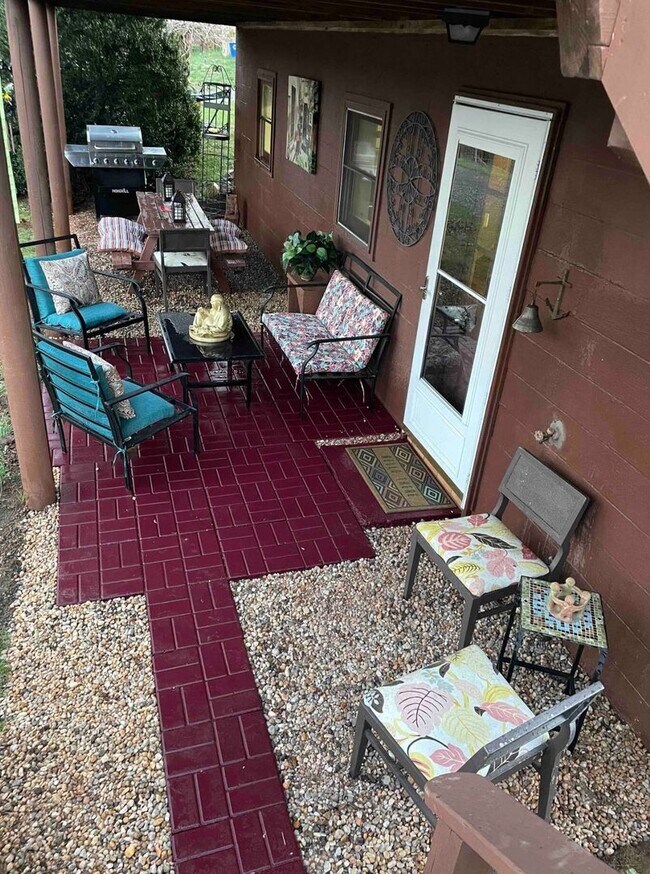 Building Photo - 2001 Cane Creek Rd