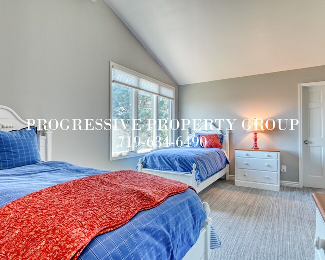 Building Photo - 1120 Hill Cir