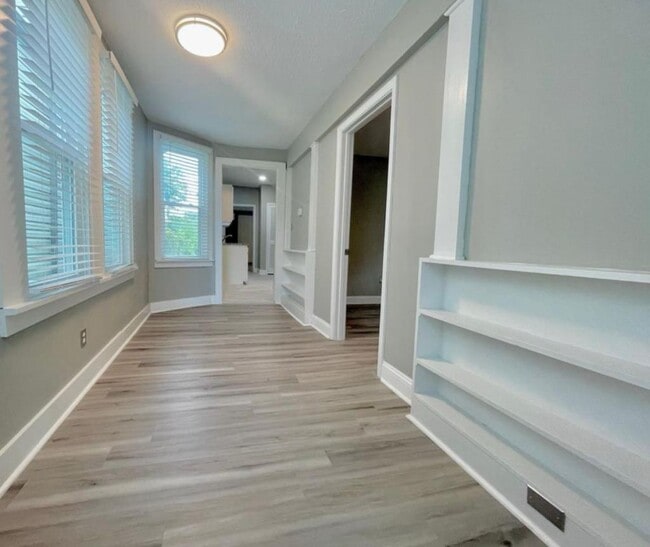 Building Photo - 929 S Jackson St