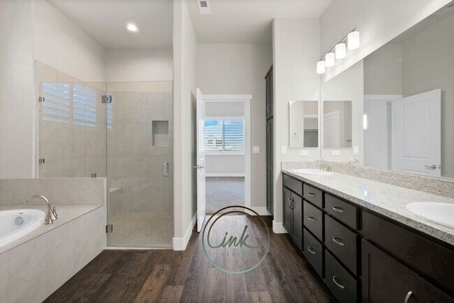 Building Photo - Beautiful Genoa Home
