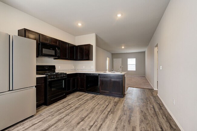 Building Photo - *** $250 MOVE-IN SPECIAL  *** Charming 4-Bed 2-Bath Home in Stillwater! *** $250 MOVE-IN SPECIAL ...