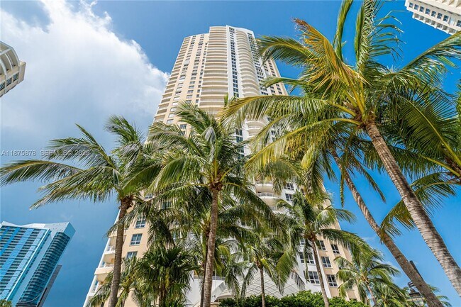 Building Photo - 848 Brickell Key Dr