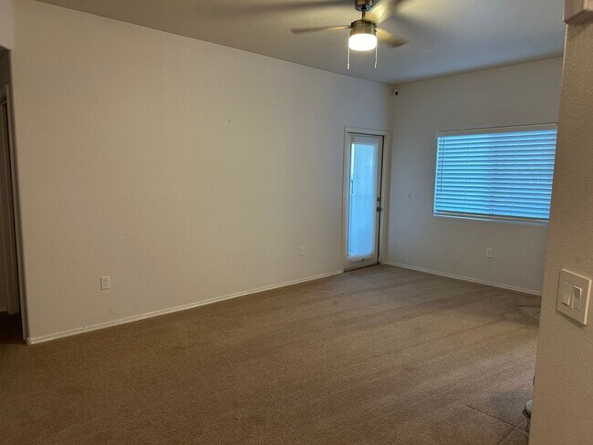Building Photo - Condo on 2nd floor - Move-in Ready - 3 bed...