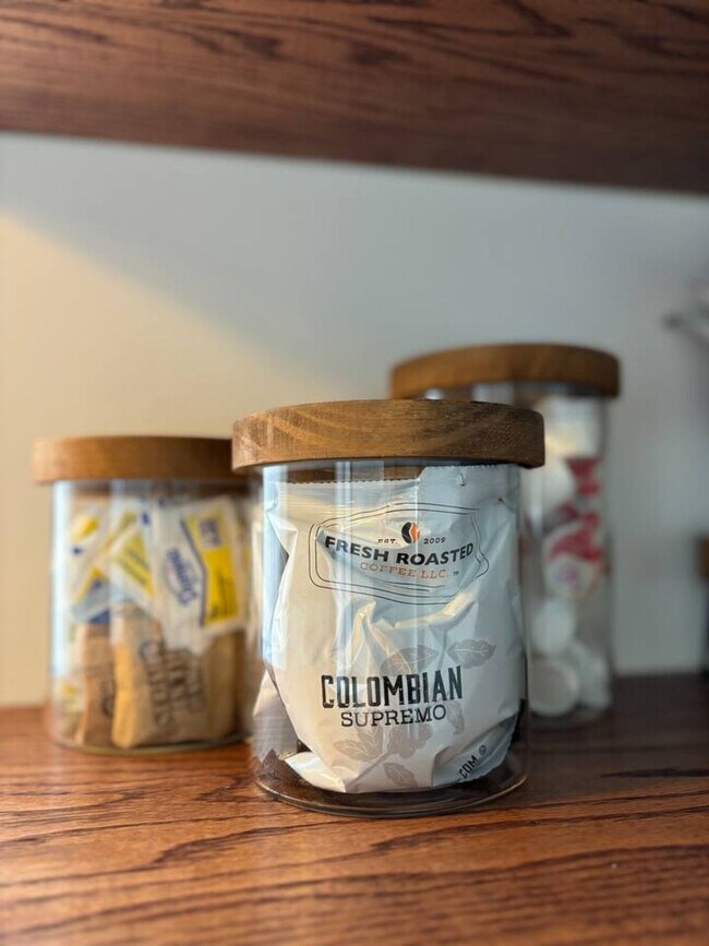 Building Photo - 351 Thrall St