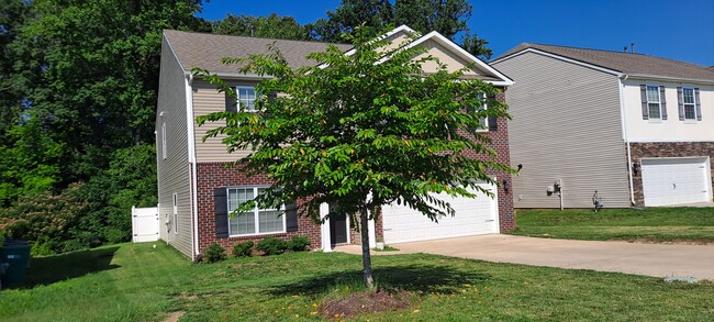 Building Photo - 1527 Sergeant Ln