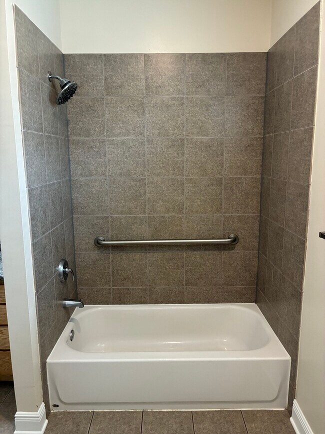 Building Photo - Beautiful 2/1 in Bay St. Louis, MS