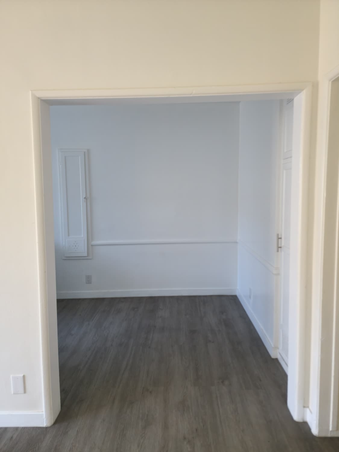 Building Photo - 4767 San Vicente Blvd