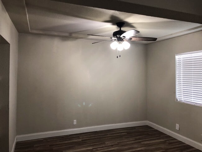 Building Photo - Down Town