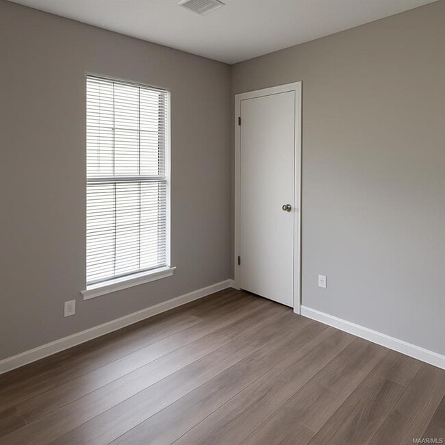 Building Photo - 749 St Martins Dr
