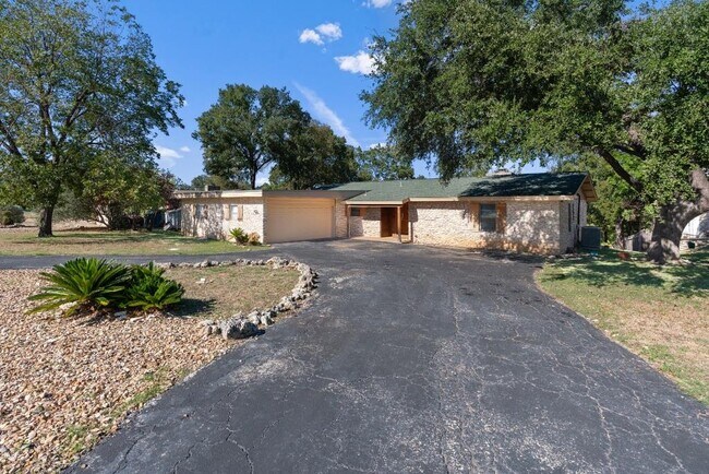 Building Photo - 103 Comet