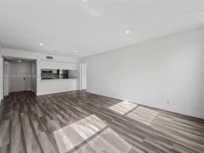 Building Photo - 8120 Geneva Ct