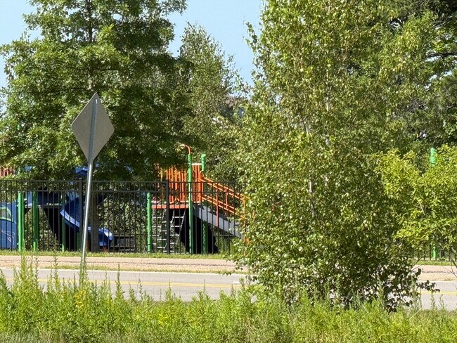 Building Photo - 4 Aspen Way