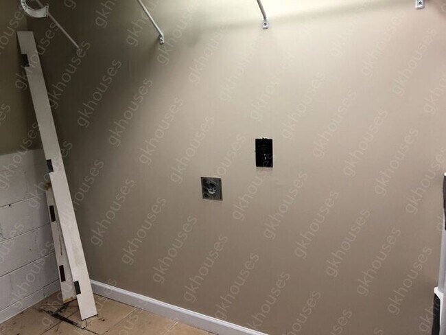 Building Photo - 2570 Northside Dr NW