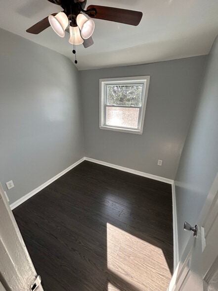 Building Photo - 821 Lannerton Rd