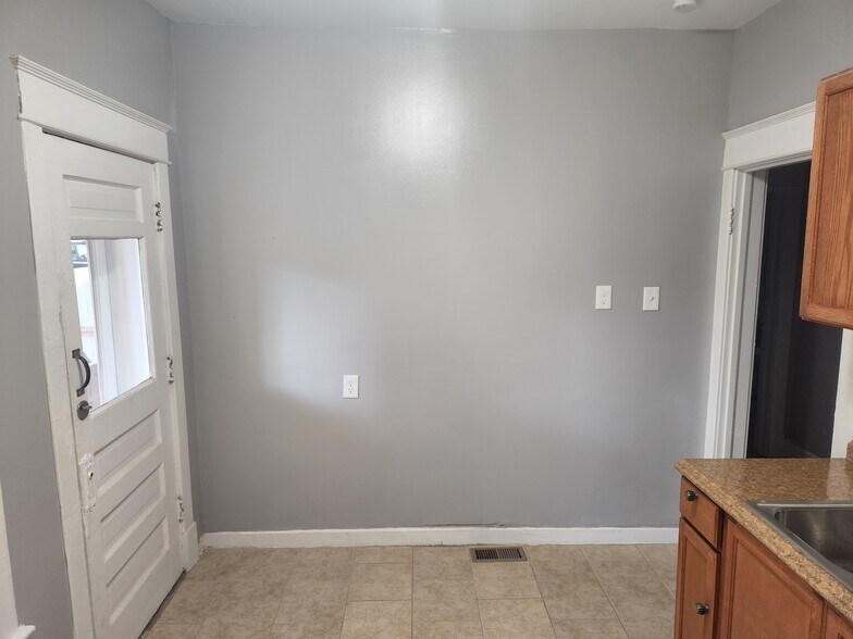 Building Photo - 3916 Clark Ave