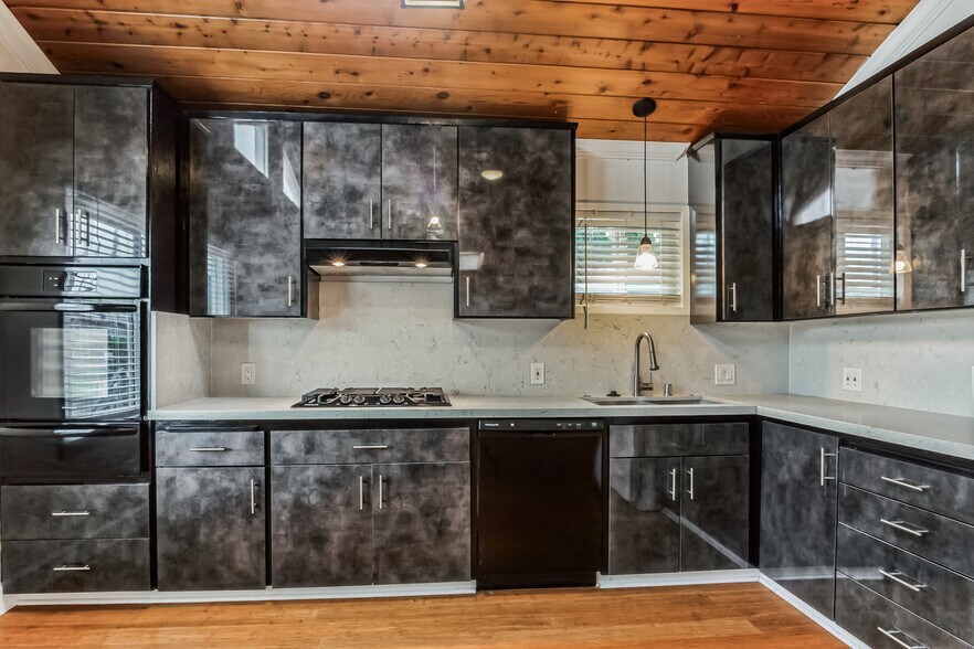 Kitchen - 4708 Orion Ave