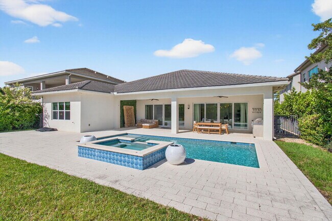 Building Photo - 19886 Meadowside Ln