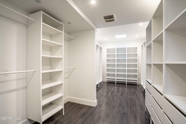 Building Photo - 1029 Calle Parque Dr