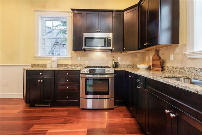 Building Photo - **Providence/ Eastside Fox Point - 2 bed 2...