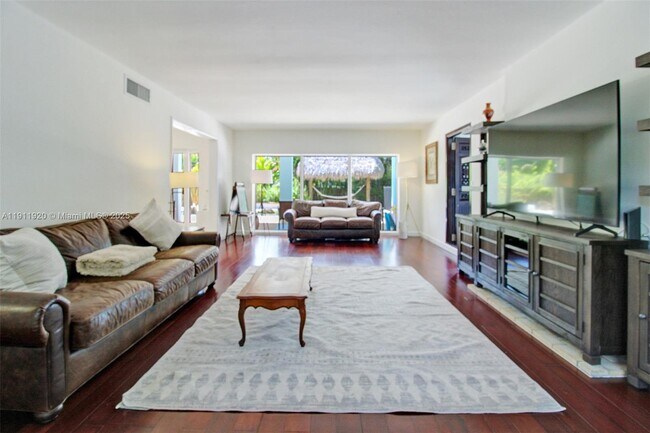 Building Photo - 6900 SW 104th St