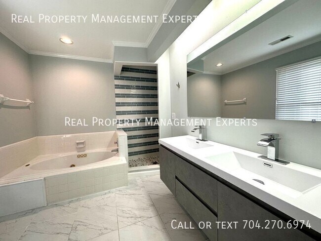 Building Photo - 640 Barington Pl