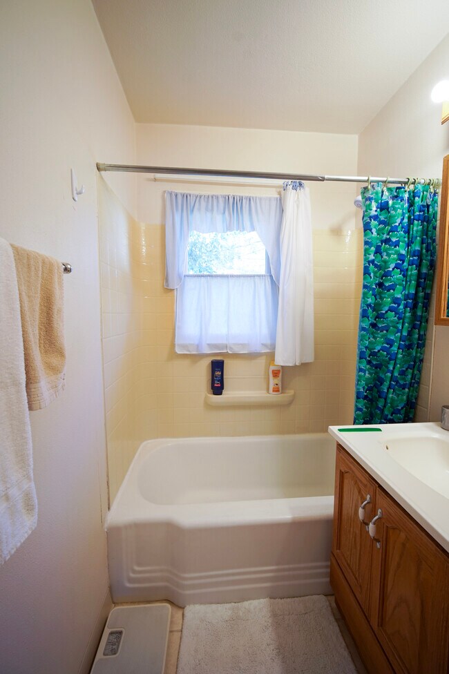 Bathroom 1 - 1310 W 7th St