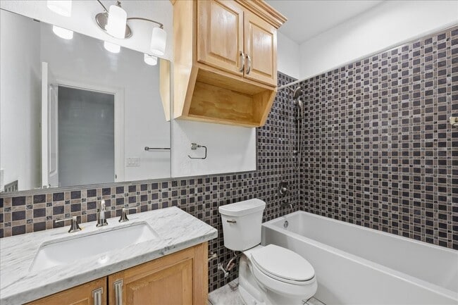 Building Photo - 12250 Charlotte Dr